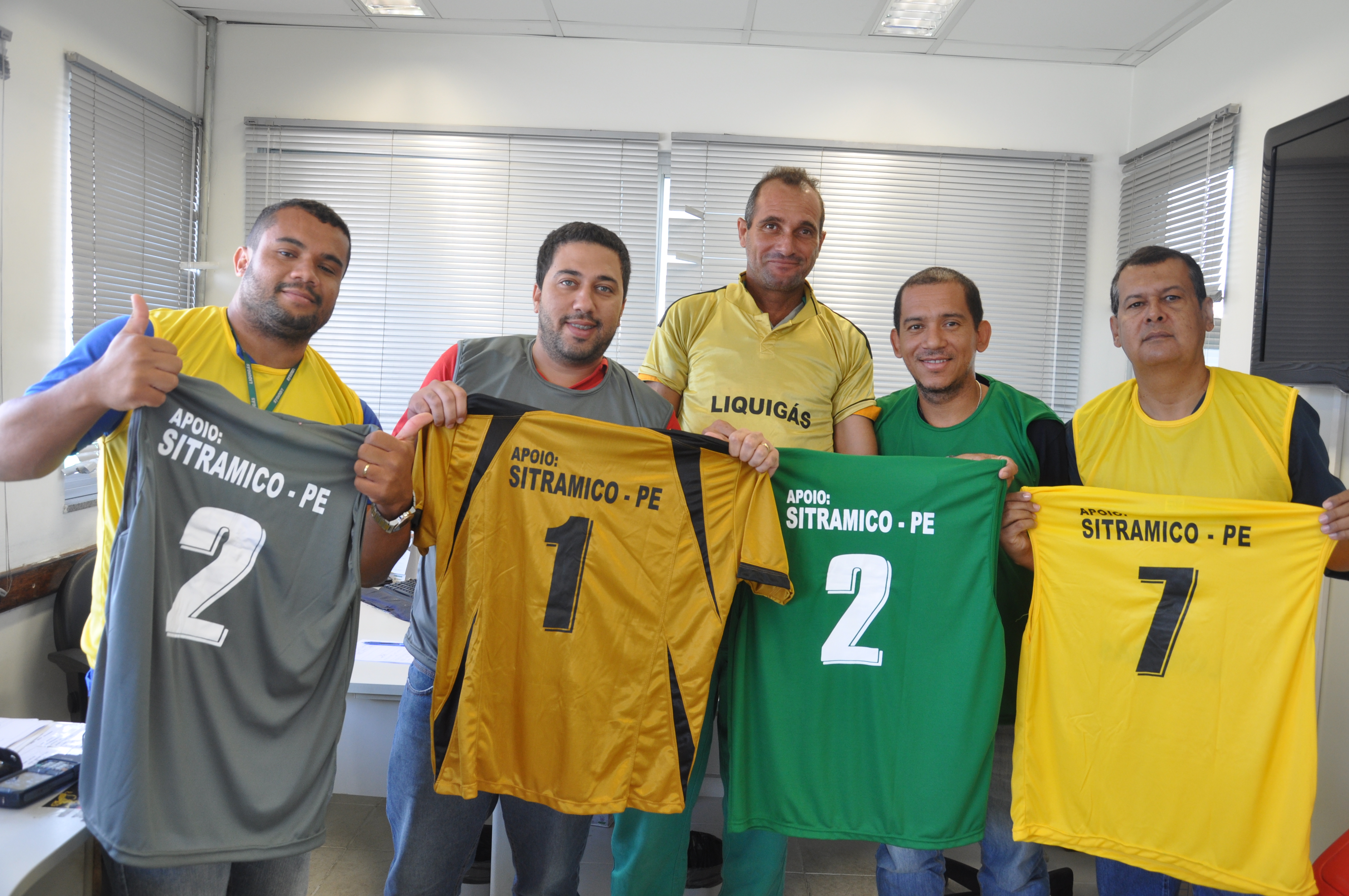 Entrega de Uniformes na empresa Liquigás